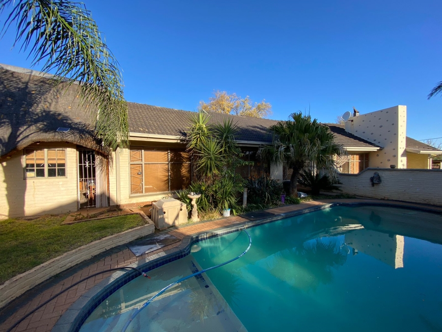 8 Bedroom Property for Sale in Baillie Park North West